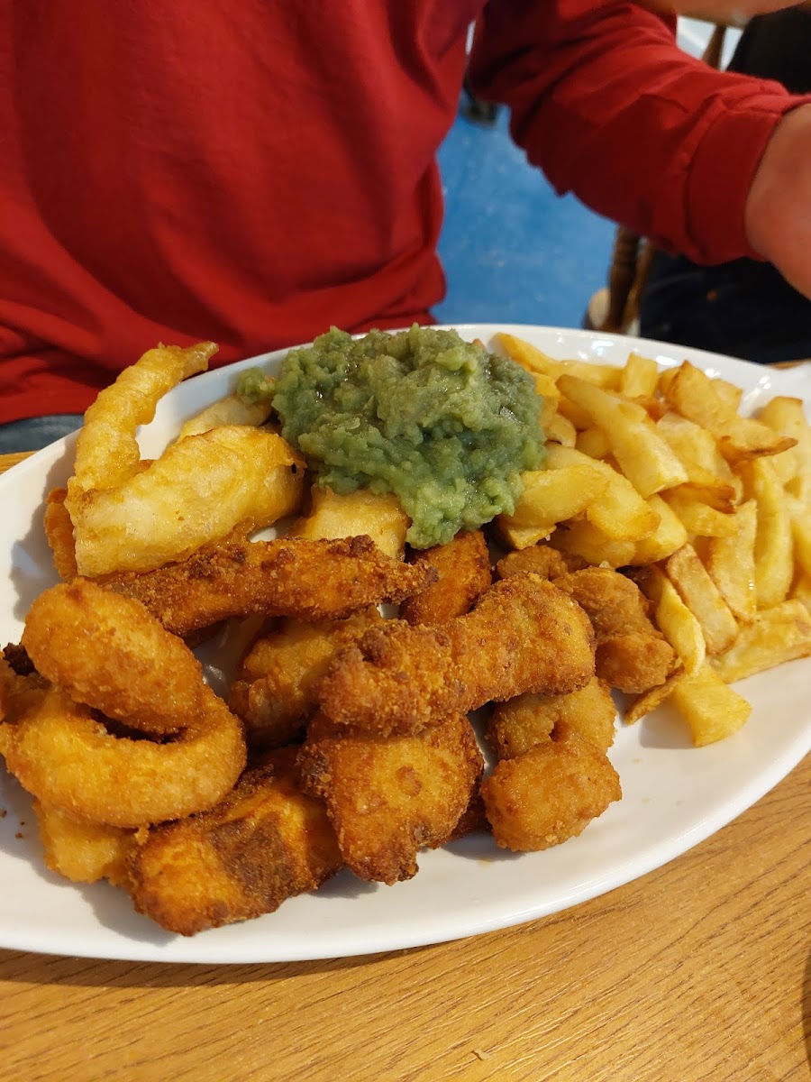 Fish over Chips - Photo 8