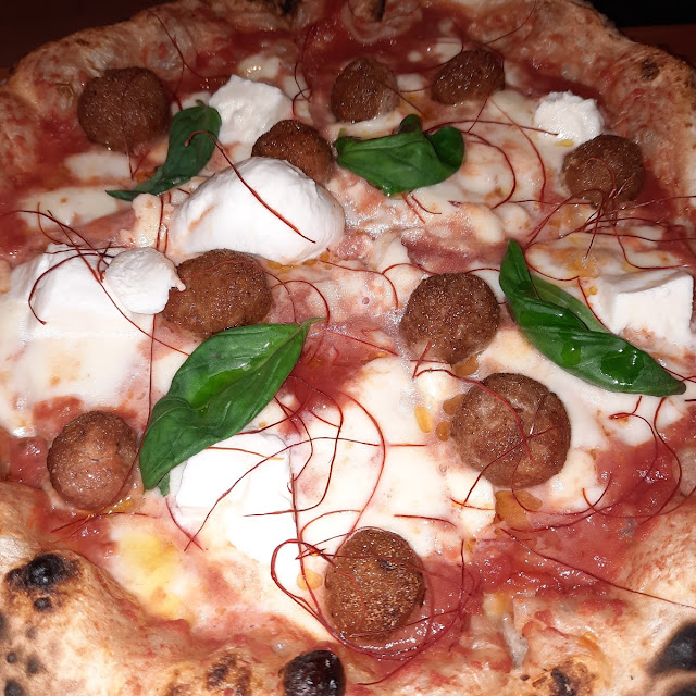 Pizza Bufalo Con Polpette Di Carne