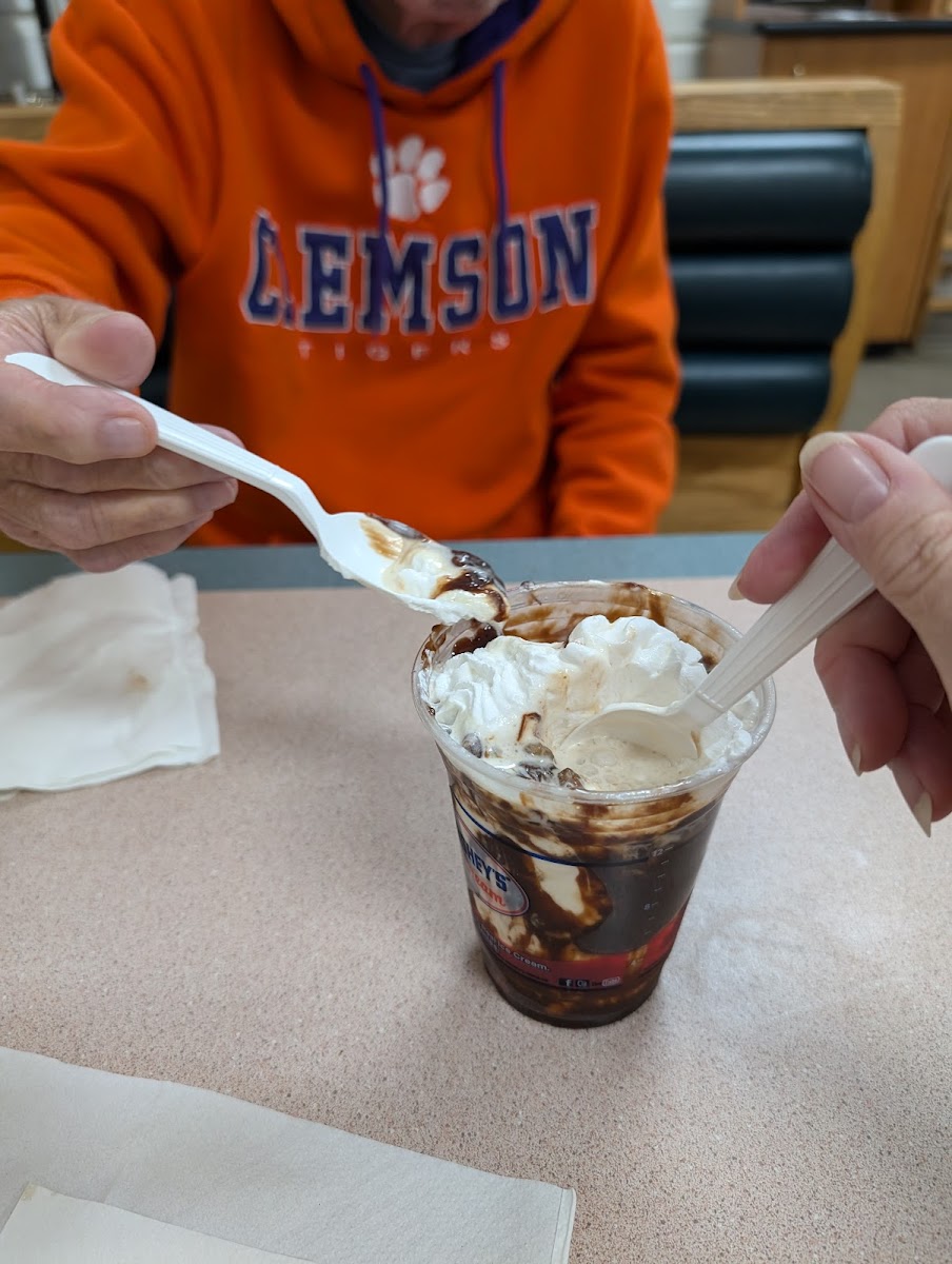 Debbie’s Dairy Freeze - Photo 2