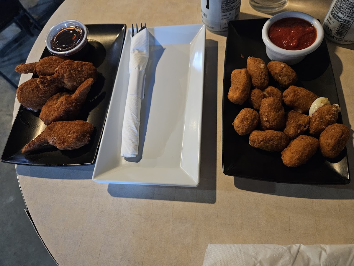 Barking Dog Saloon - Photo 3