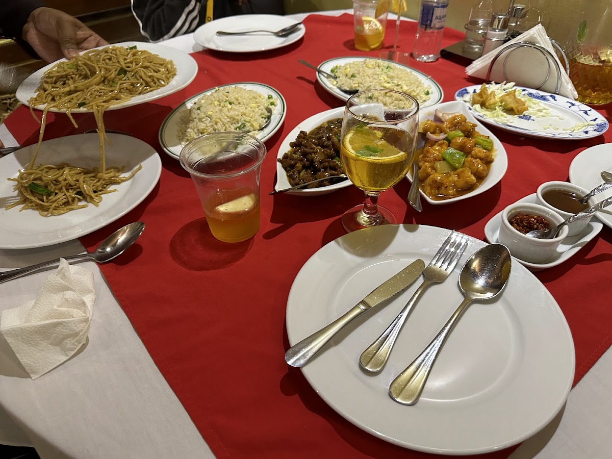Great Wall Chinese & Seafood Restaurant - Photo 9
