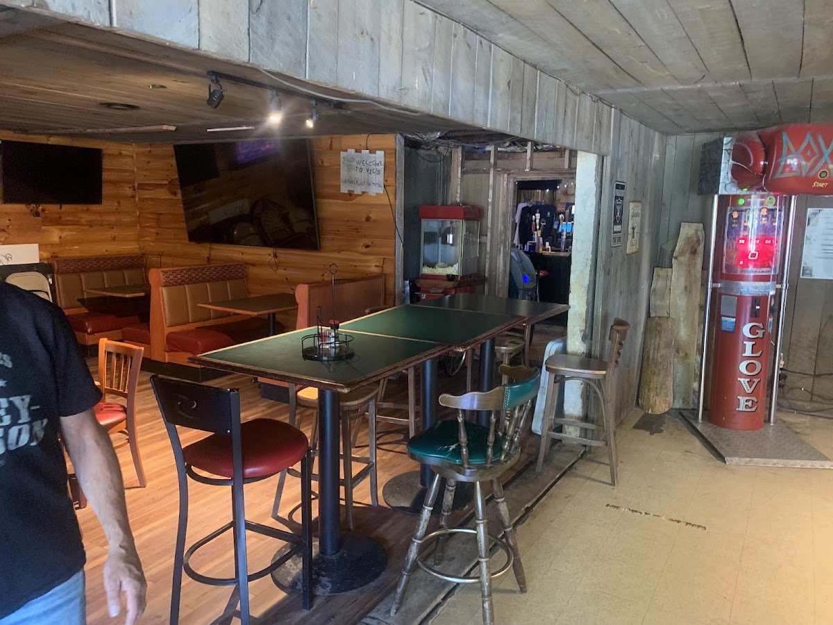 Vic's Tavern - Photo 1