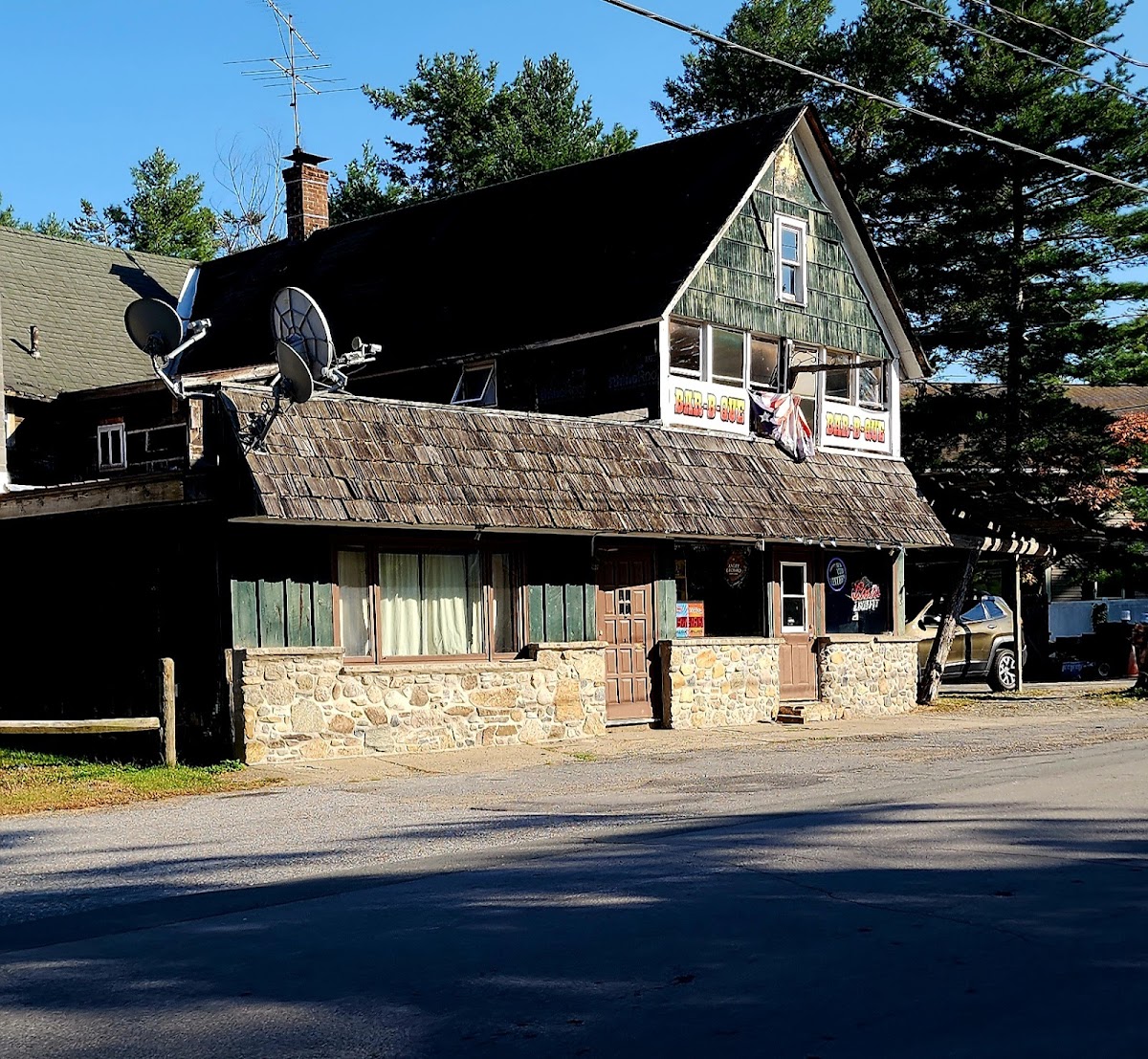 Vic's Tavern - Photo 4