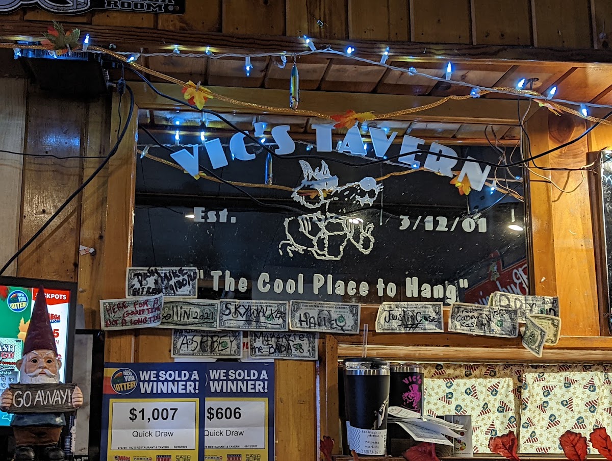 Vic's Tavern - Photo 8