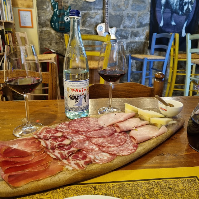 Tagliere Di Salumi E Formaggi