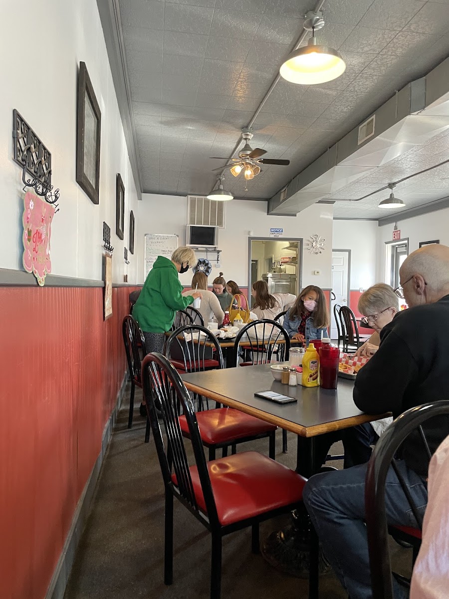 Sweetser Cafe - Photo 3