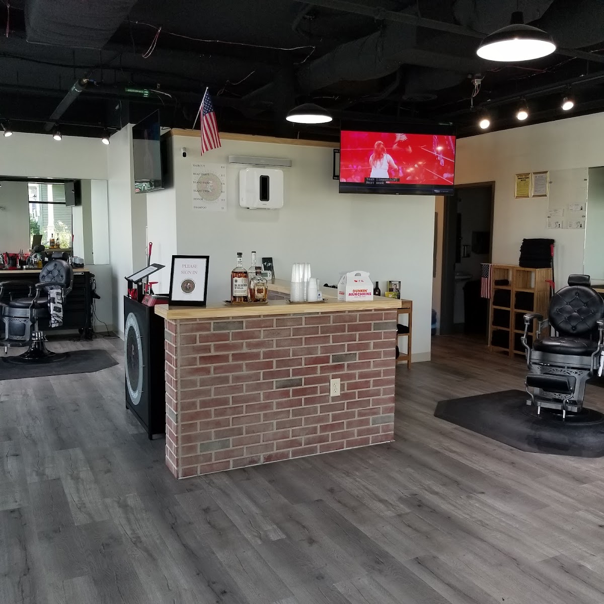 THE BEARDED MAN BARBERSHOP - Photo 2