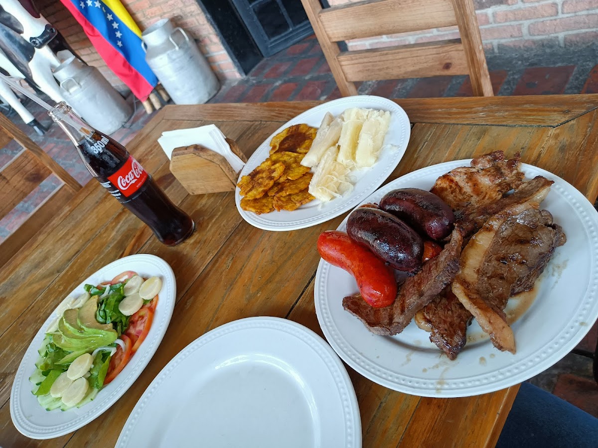 La Soga Grill & Bar - Photo 9