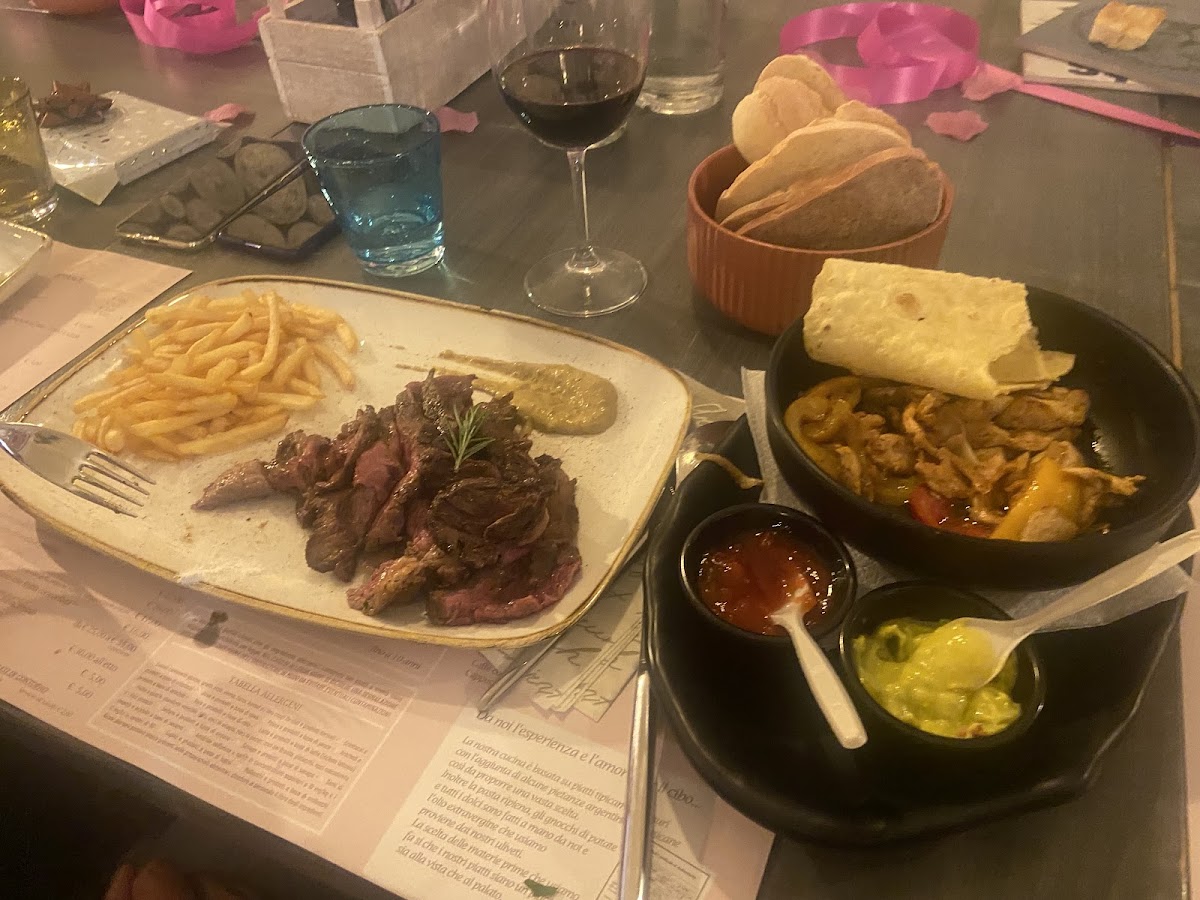 Italo's Trattoria - Photo 6