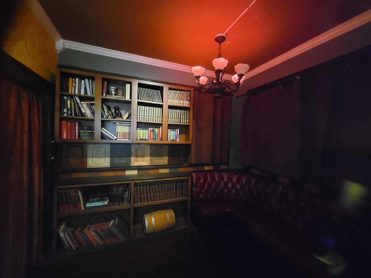 51st Street Speakeasy - Photo 6