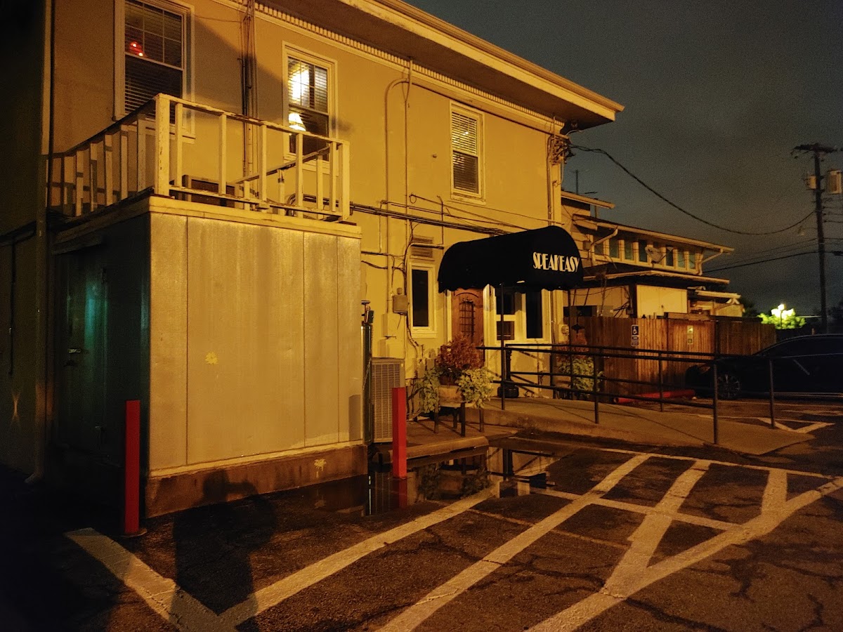 51st Street Speakeasy - Photo 7