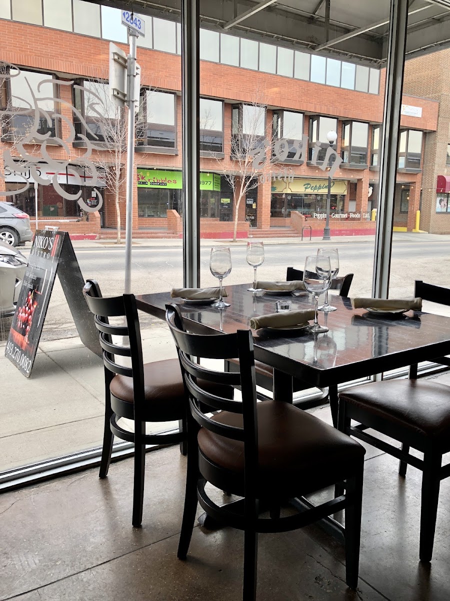 Niko's Bistro