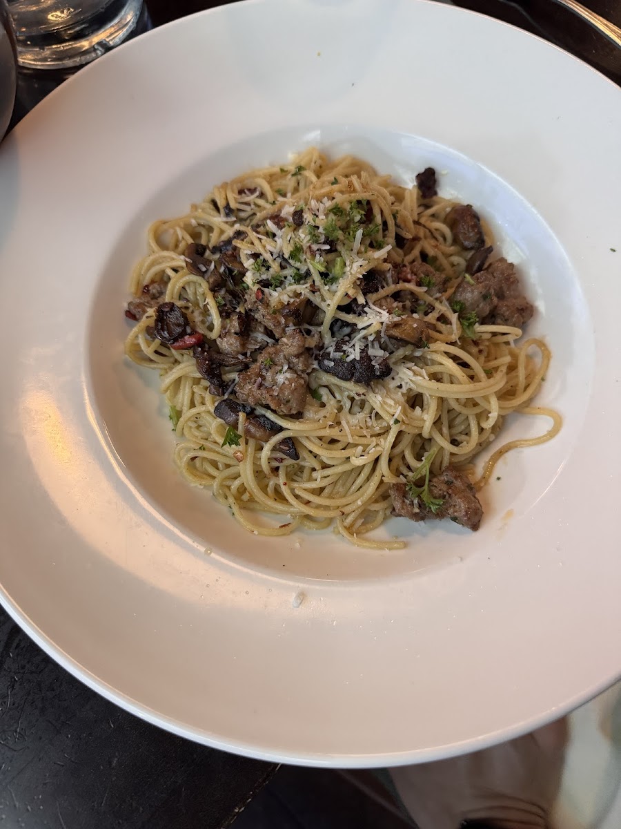 Niko's Bistro - Photo 8