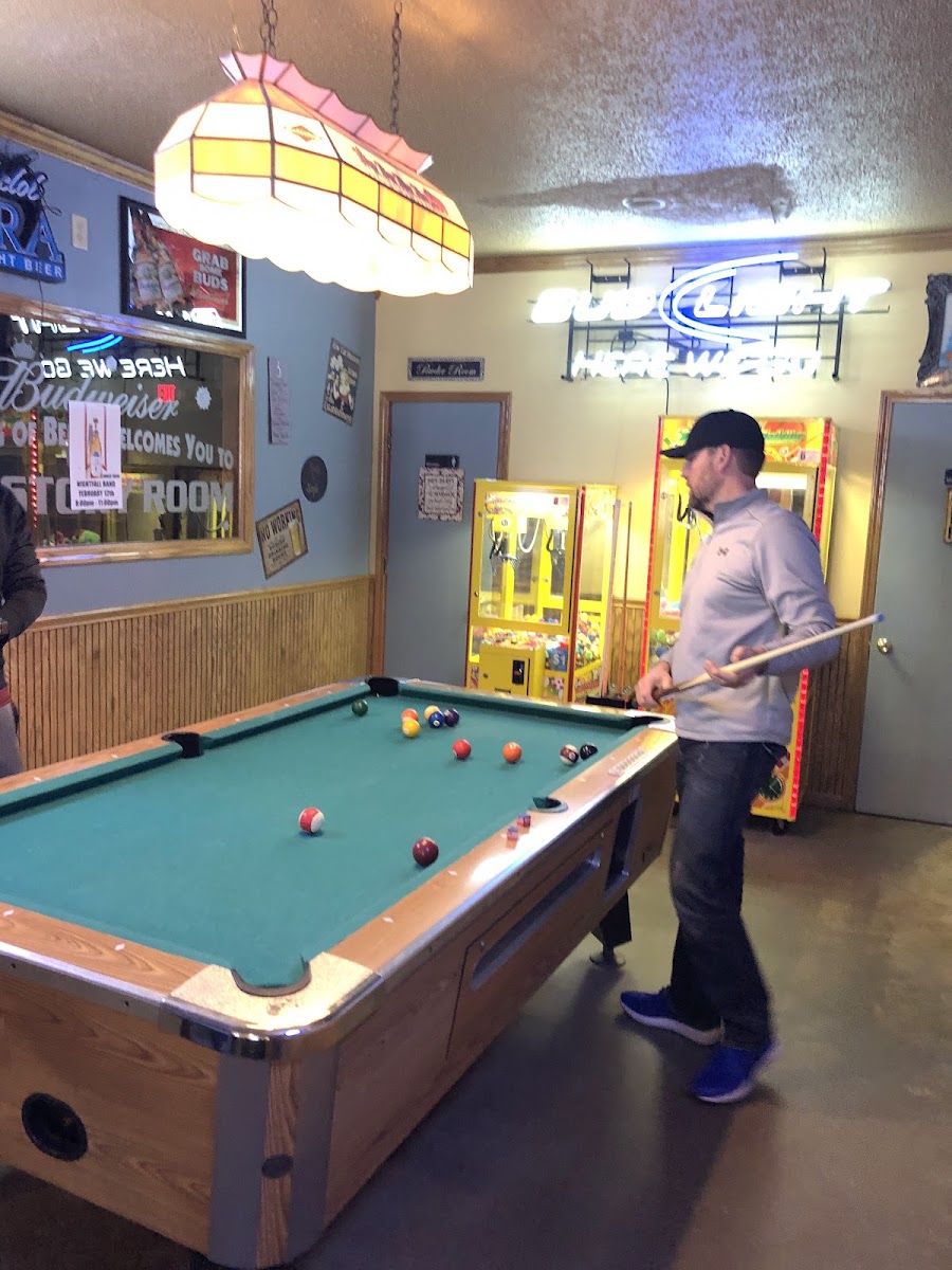 S & K's Landeck Tavern - Photo 5