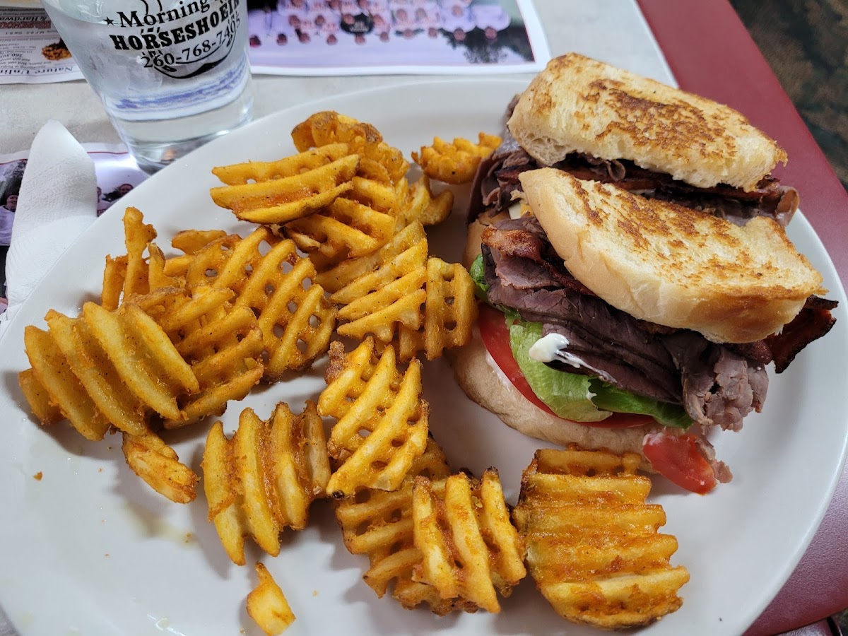 Howies Six Mile Restaurant - Photo 9