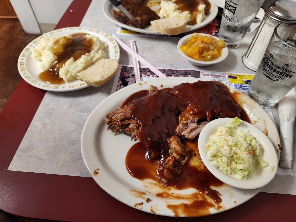 Howies Six Mile Restaurant - Photo 3