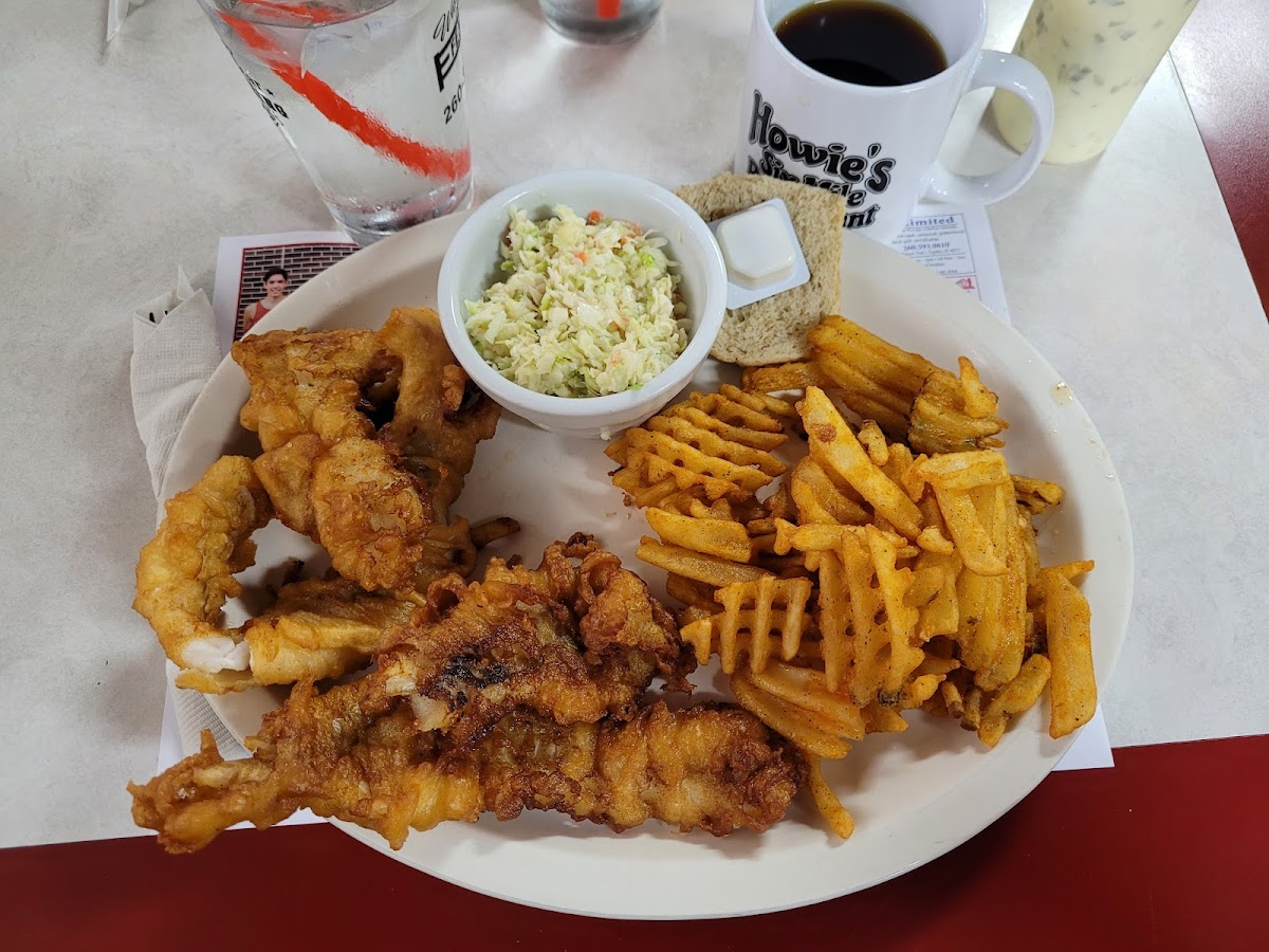 Howies Six Mile Restaurant - Photo 6