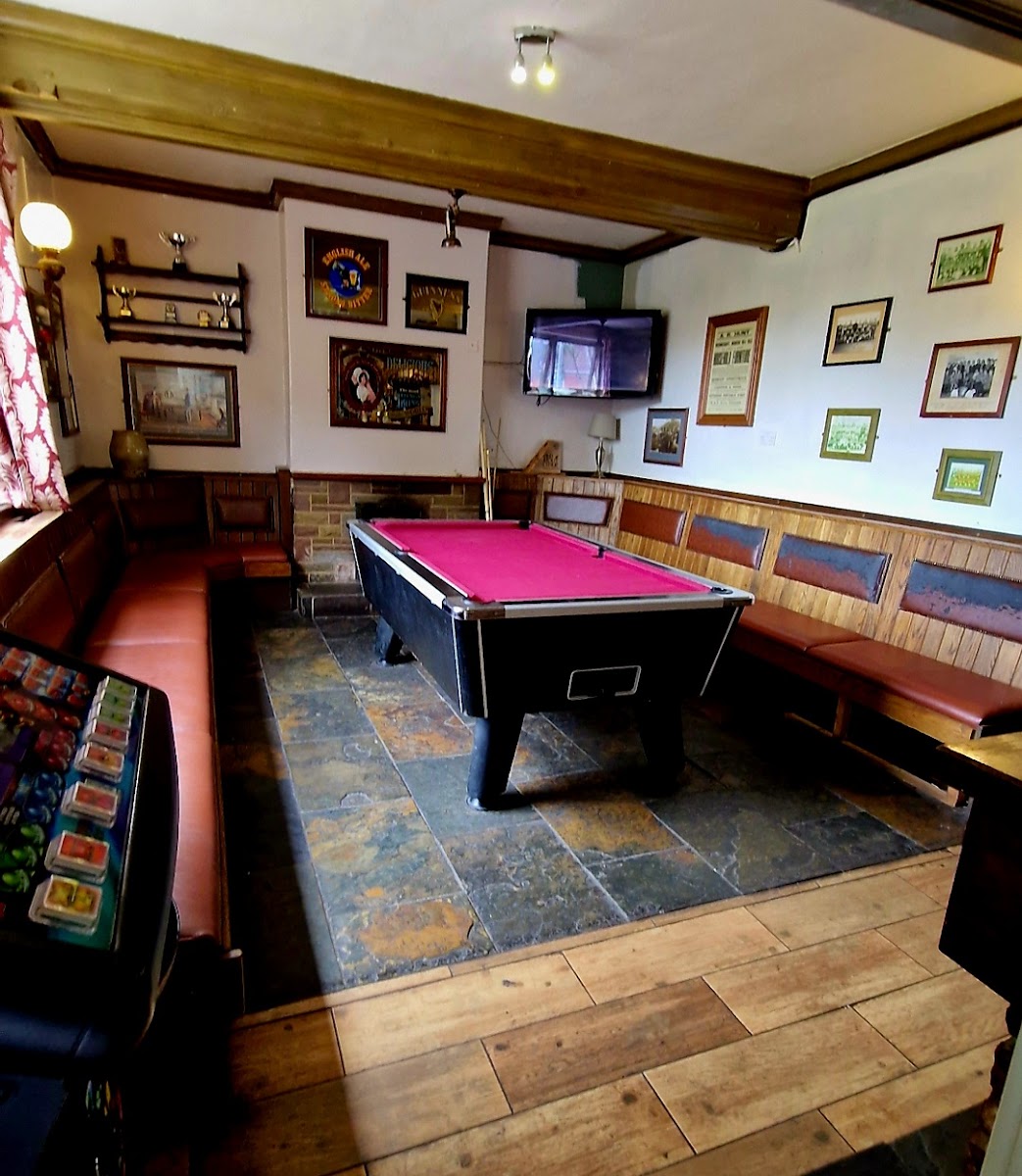 Hare & Hounds - Photo 2