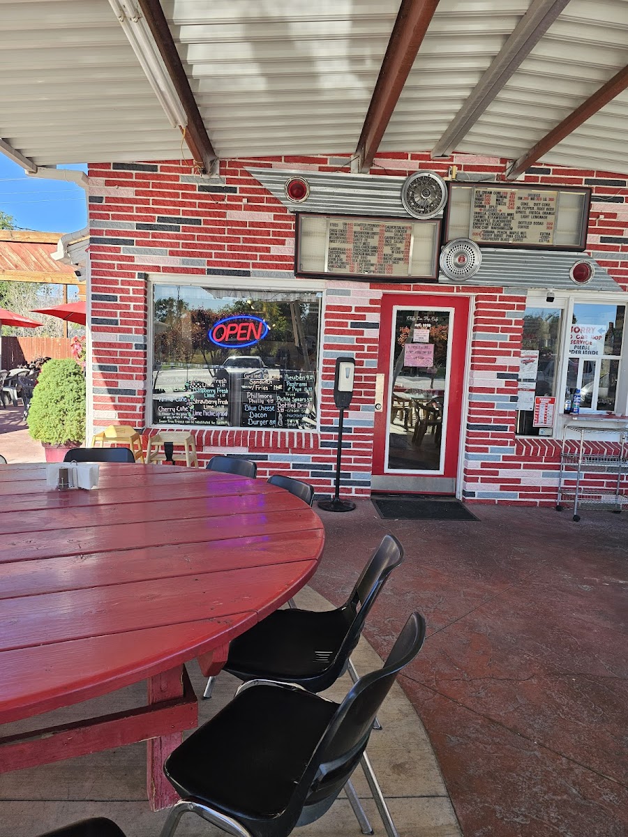 Filly's Carhop Cafe - Photo 3