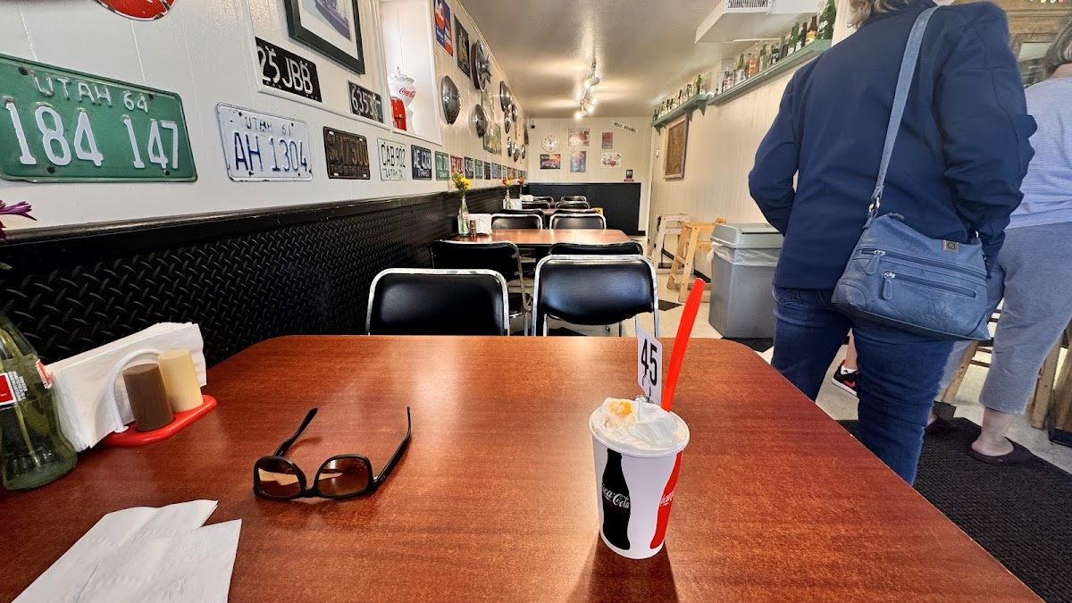 Filly's Carhop Cafe - Photo 4