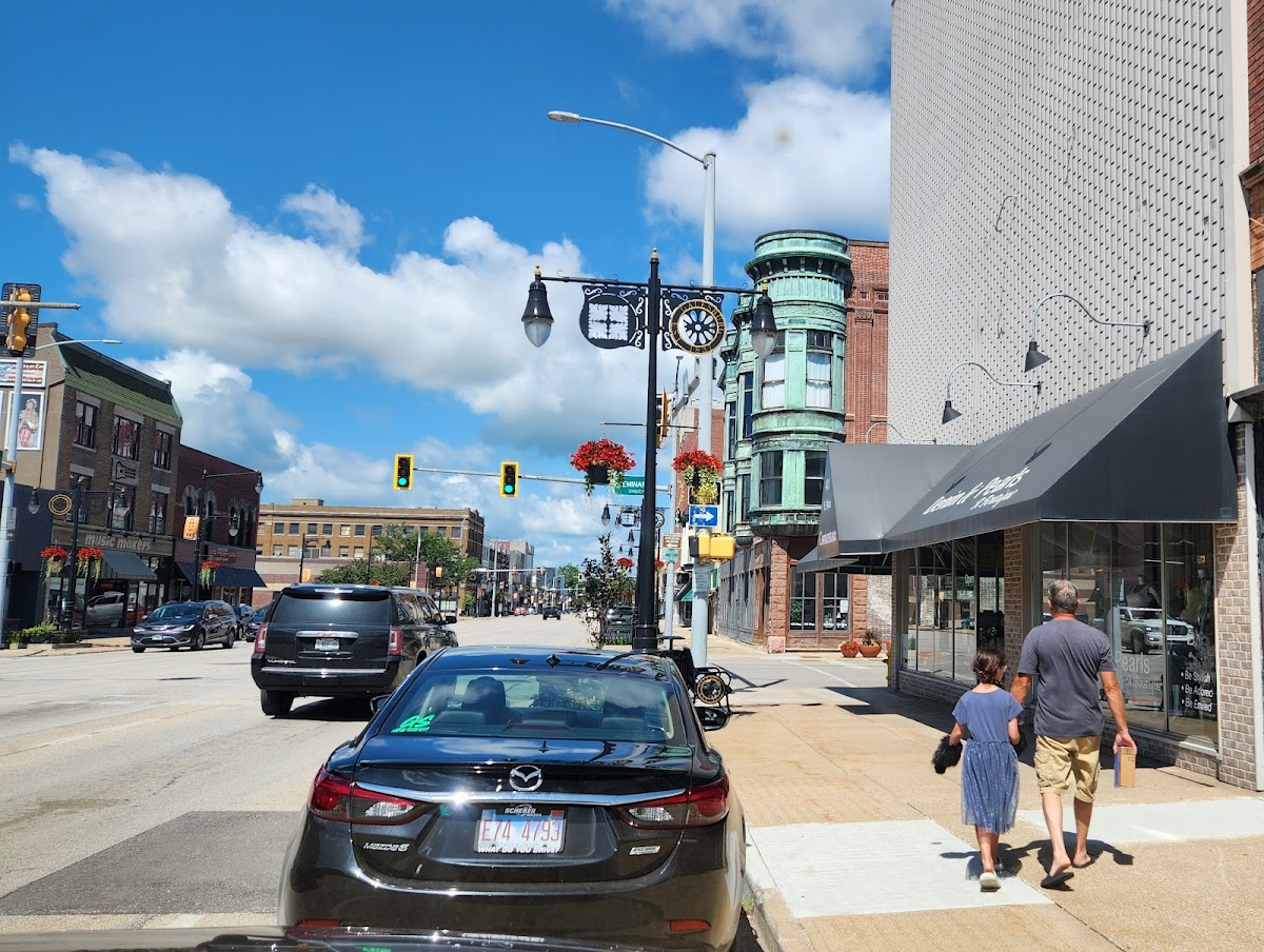 Budde's Pizza & Spirits - Photo 2