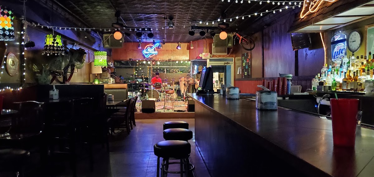 Budde's Pizza & Spirits - Photo 4