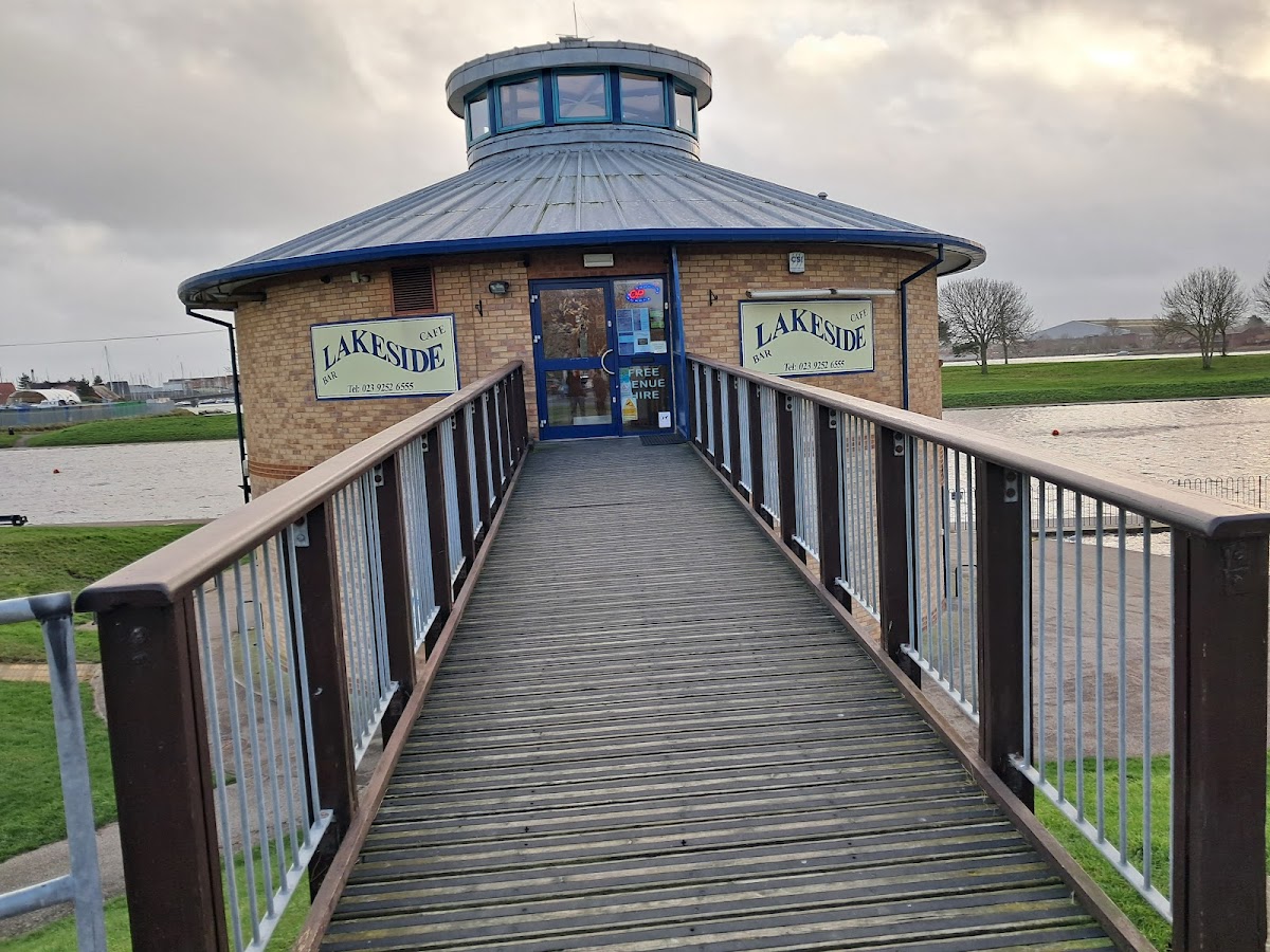 Lakeside Cafe And Bar - Photo 3