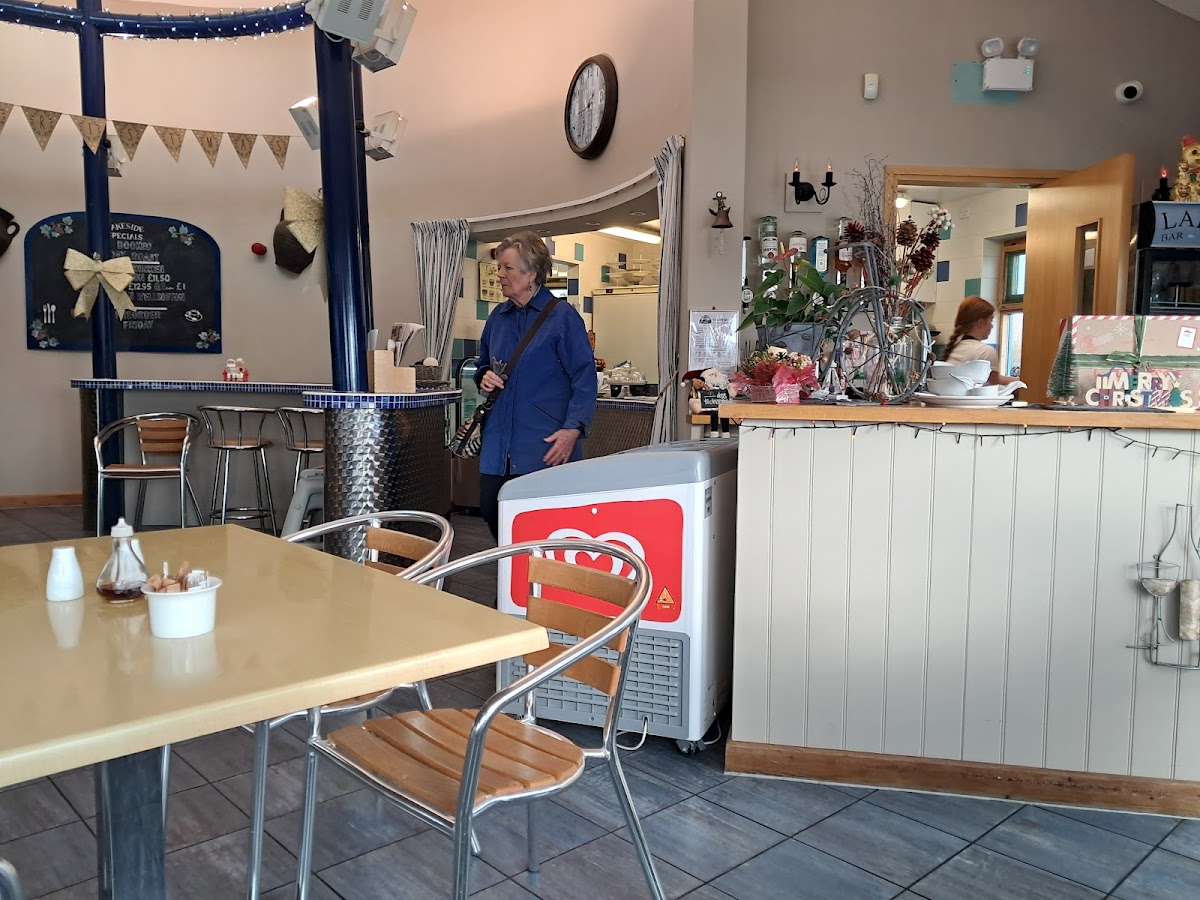 Lakeside Cafe And Bar - Photo 8