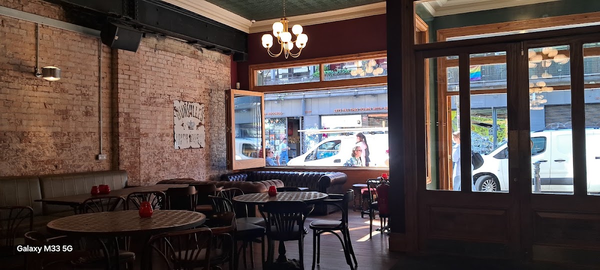 Night & Day Cafe - Photo 4