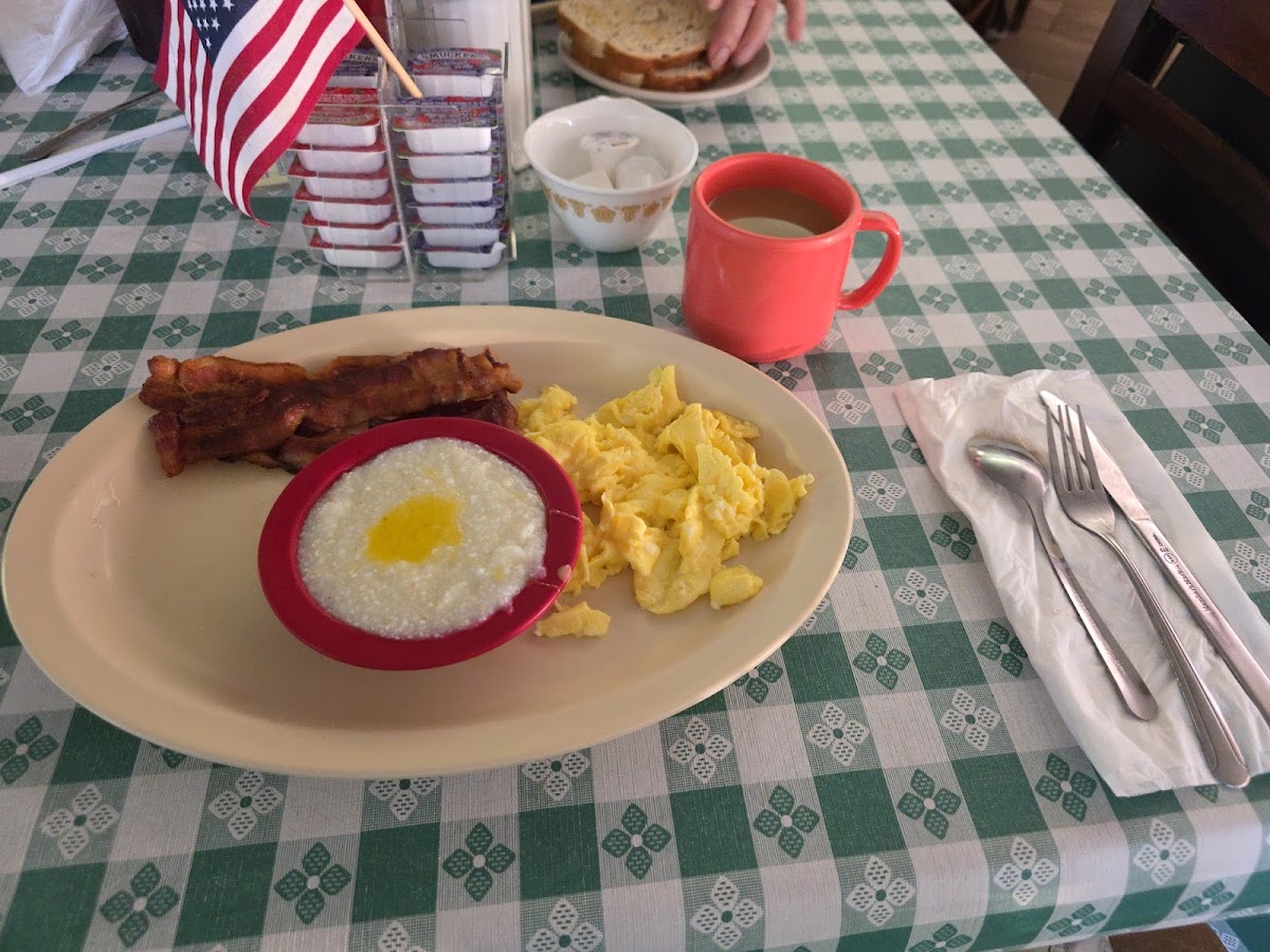 La Loma Coney Island Restaurant - Photo 9