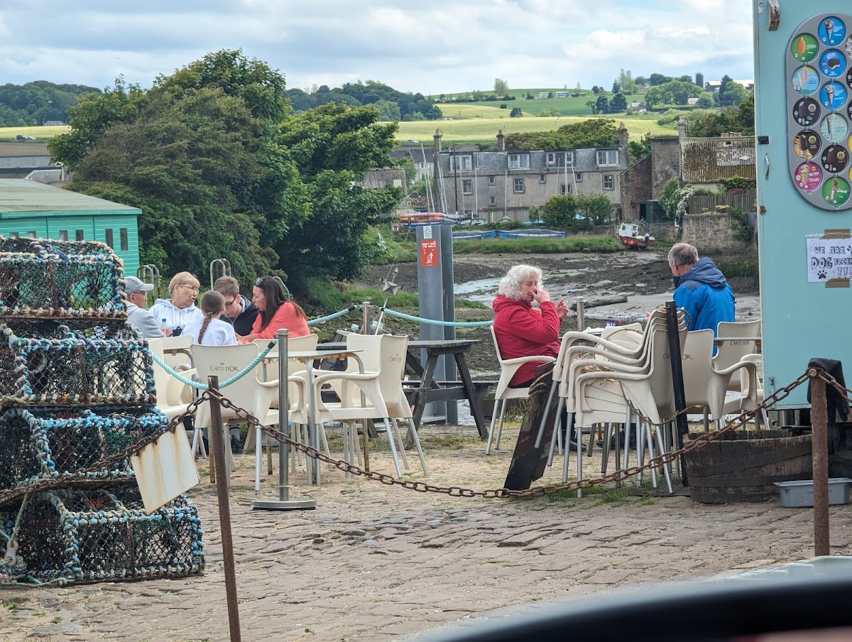 Harbour Cafe - Photo 3
