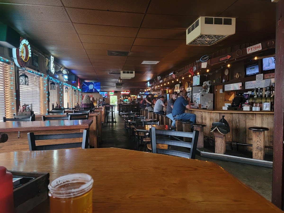 The Stagecoach Saloon - Photo 3