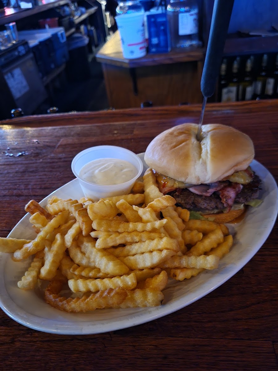 The Stagecoach Saloon - Photo 4