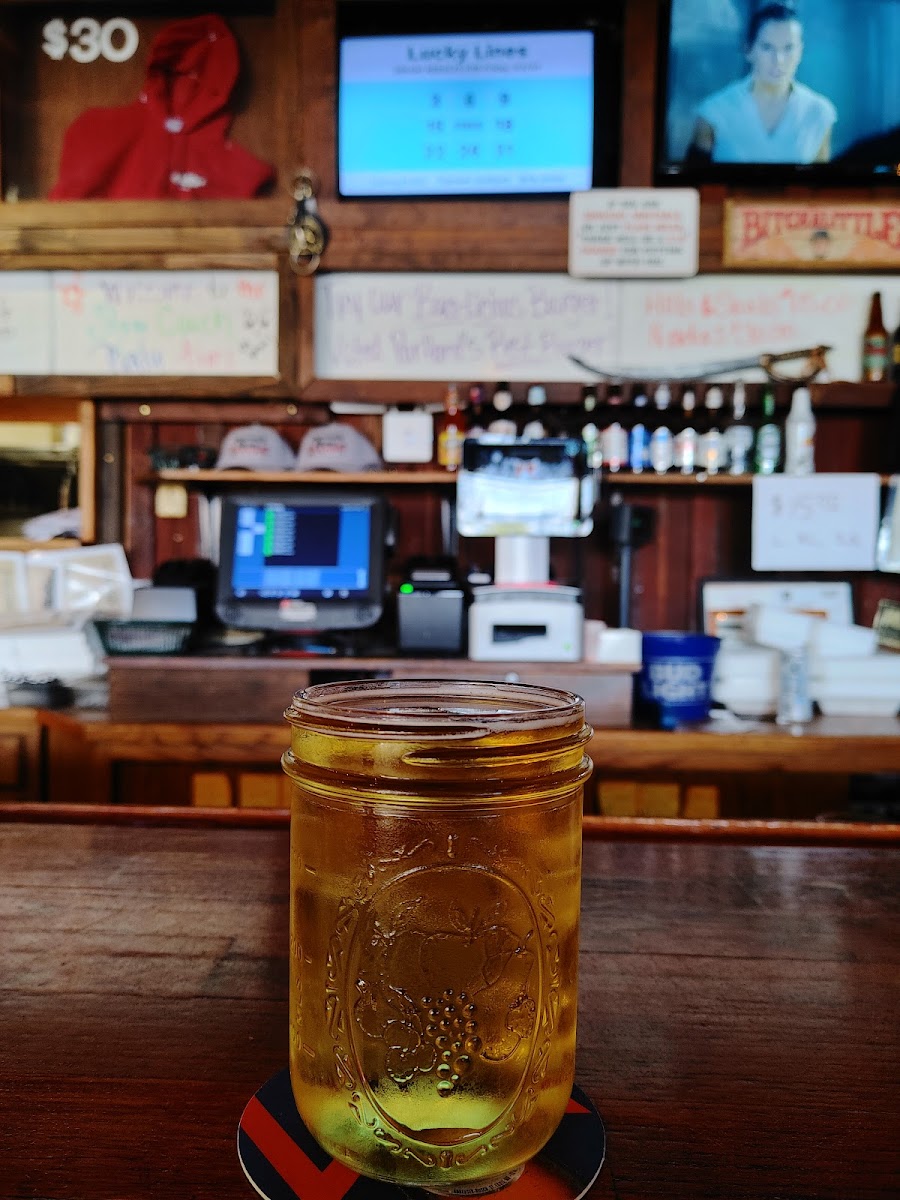 The Stagecoach Saloon - Photo 6