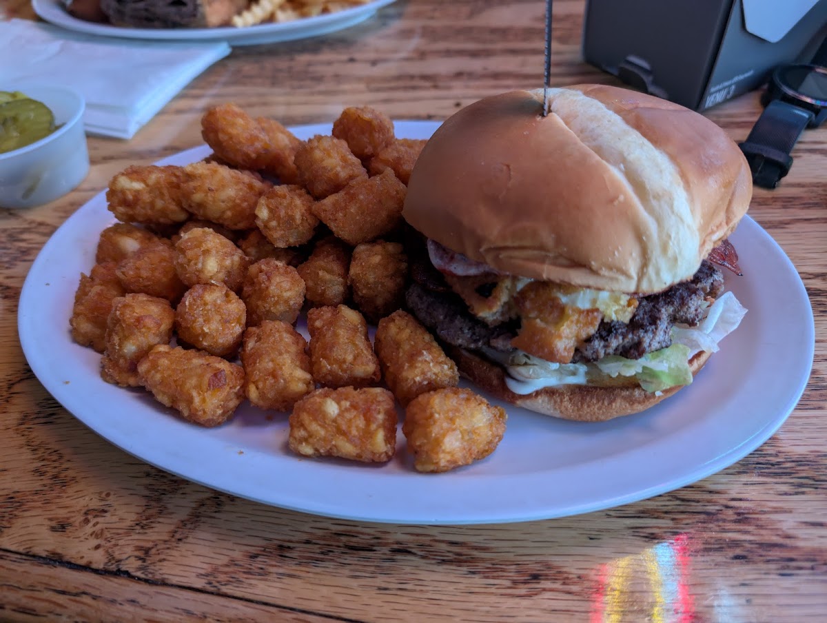 The Stagecoach Saloon - Photo 8