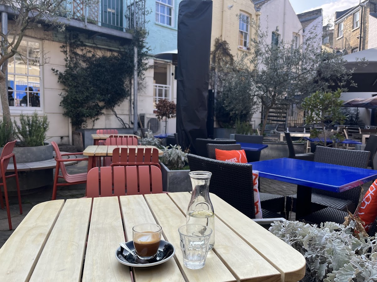 Vanilla Black Coffee & Books - Photo 9