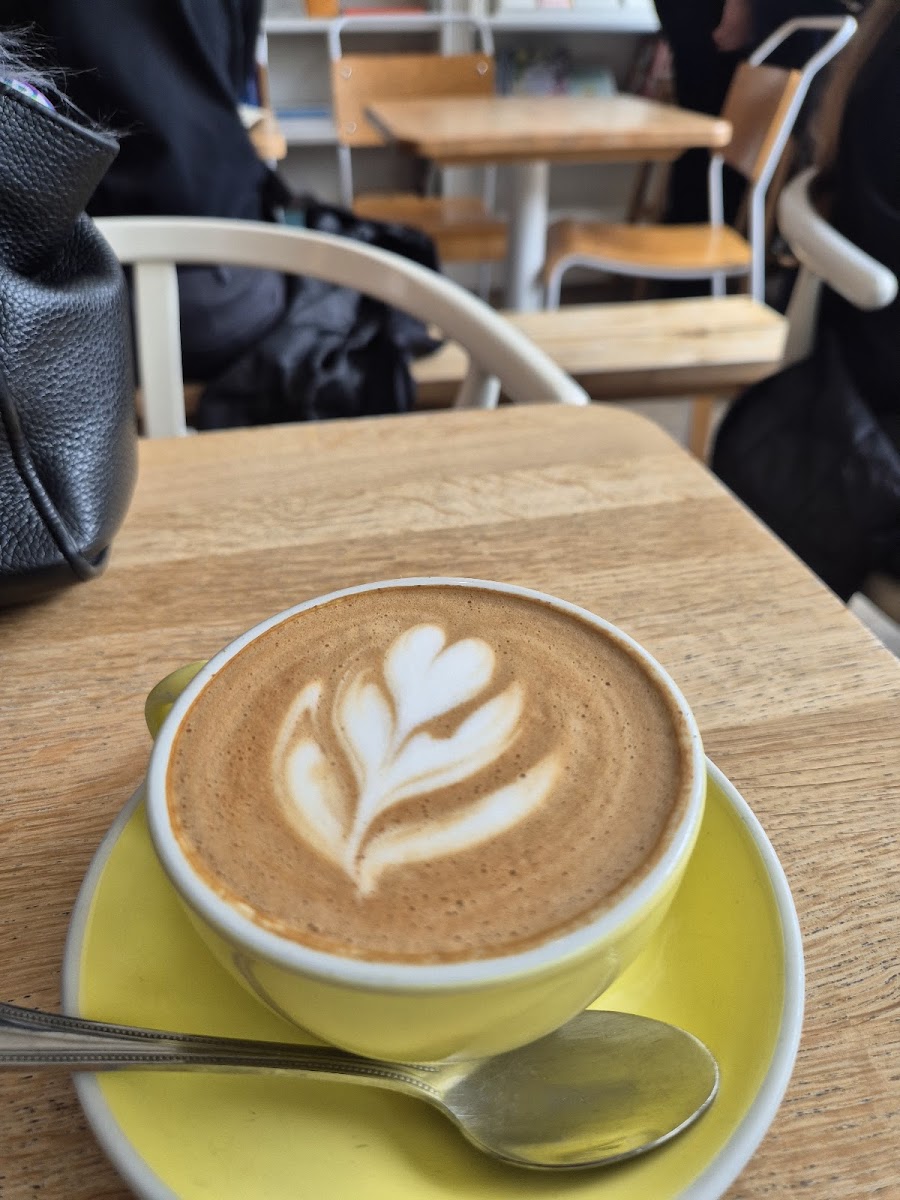 Vanilla Black Coffee & Books - Photo 2