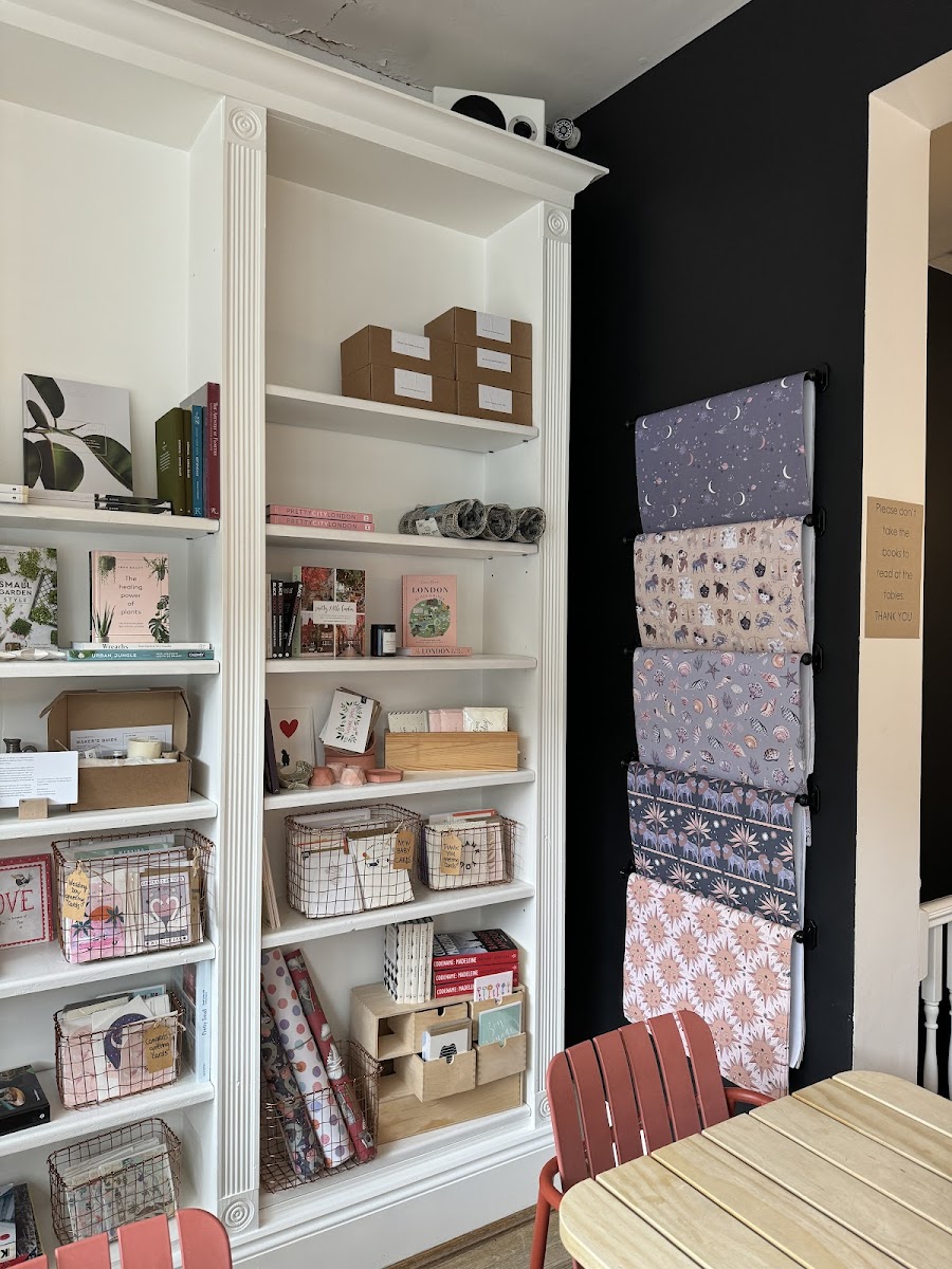 Vanilla Black Coffee & Books - Photo 8