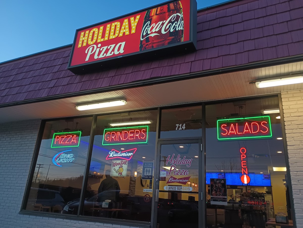 Holiday Pizza - Photo 2