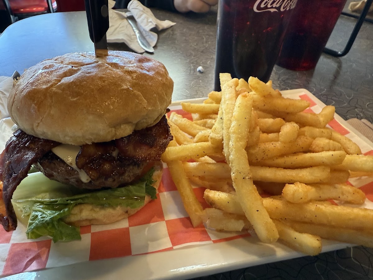 Mack’s Original Pizza Pub - Photo 2