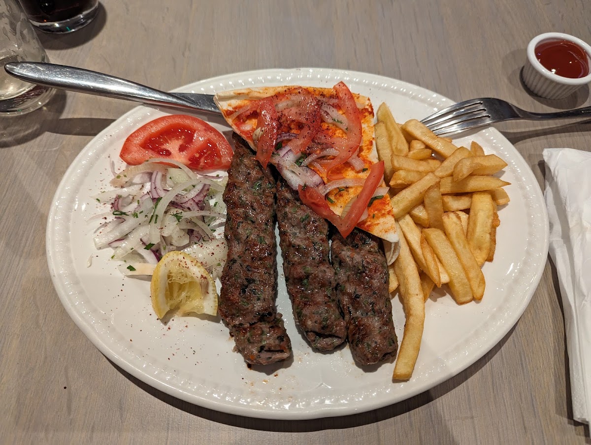Mazar Restaurant - Photo 2