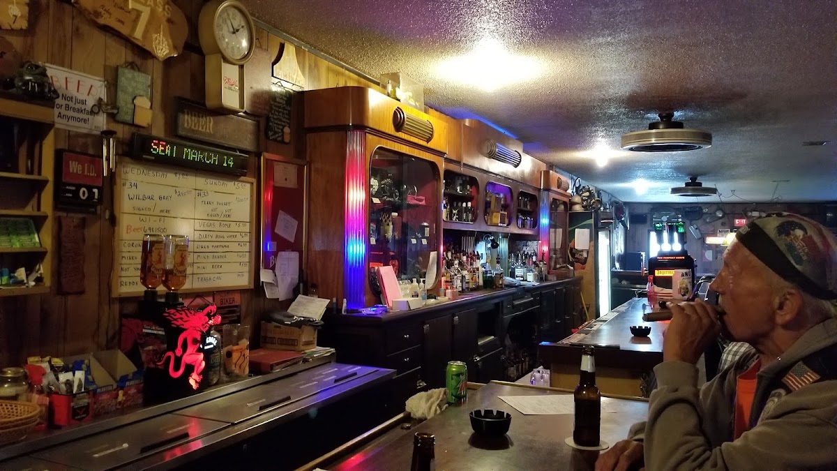 Long Branch Tavern - Photo 5