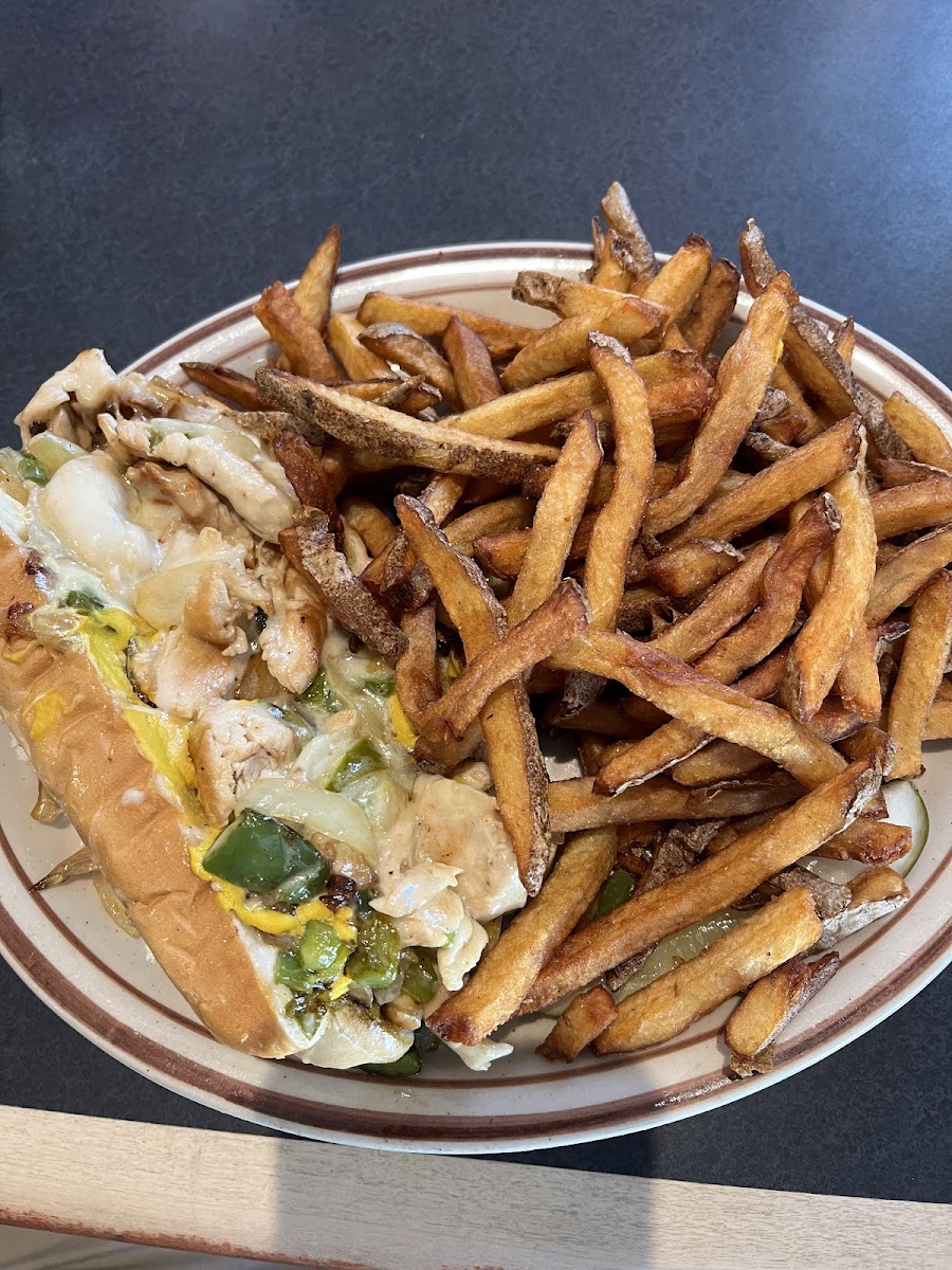 Lisa's Restaurant & Lounge - Photo 3
