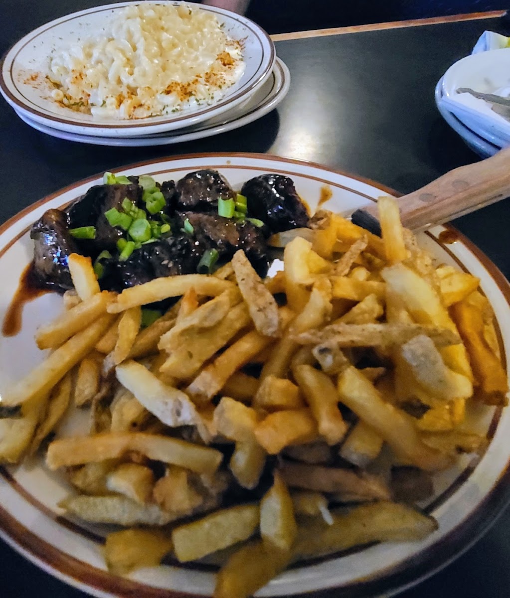 Lisa's Restaurant & Lounge - Photo 7