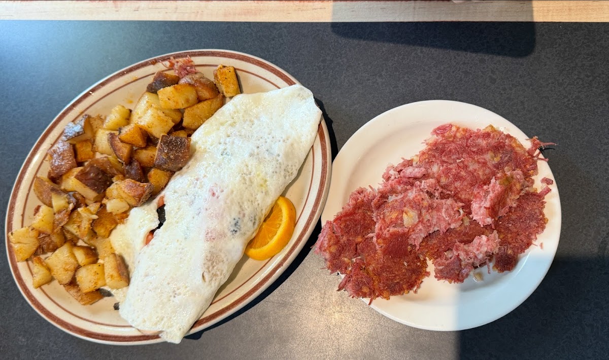 Lisa's Restaurant & Lounge - Photo 8