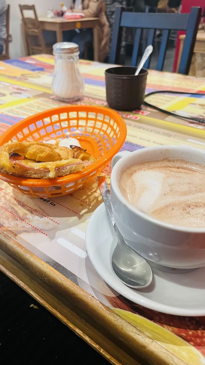 Delipan Colombian Bakery & Cafe - Photo 9
