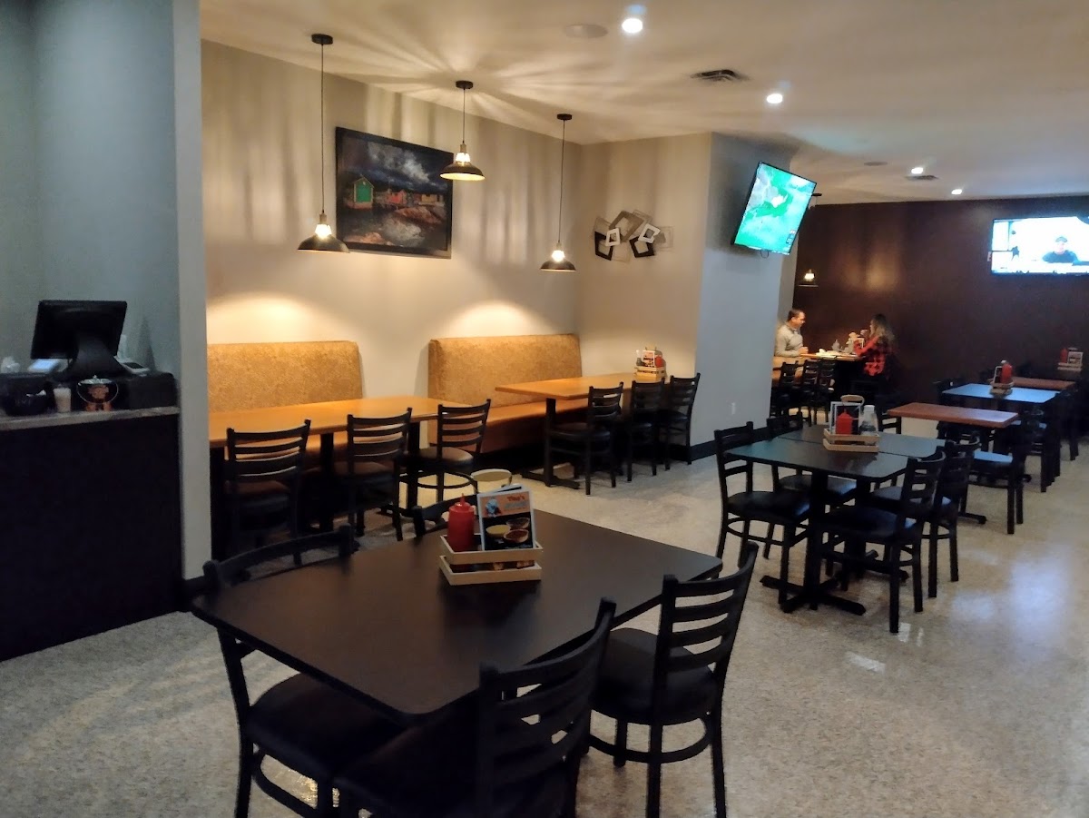 Tiny's Bar and Grill, Paradise
