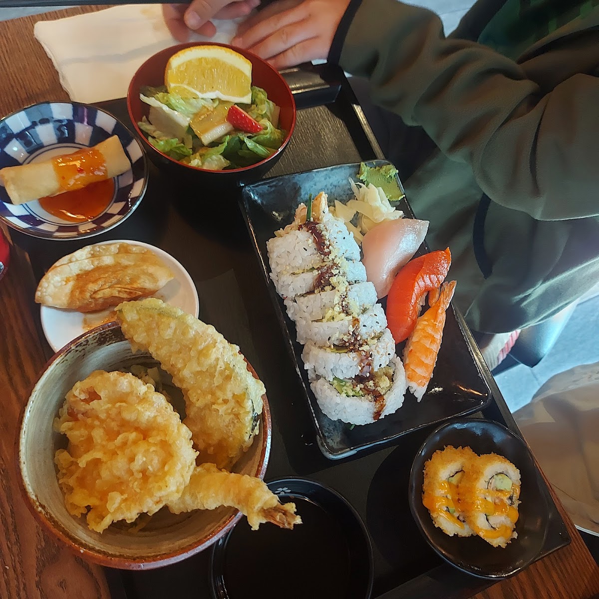 Sushi Belmont - Photo 6