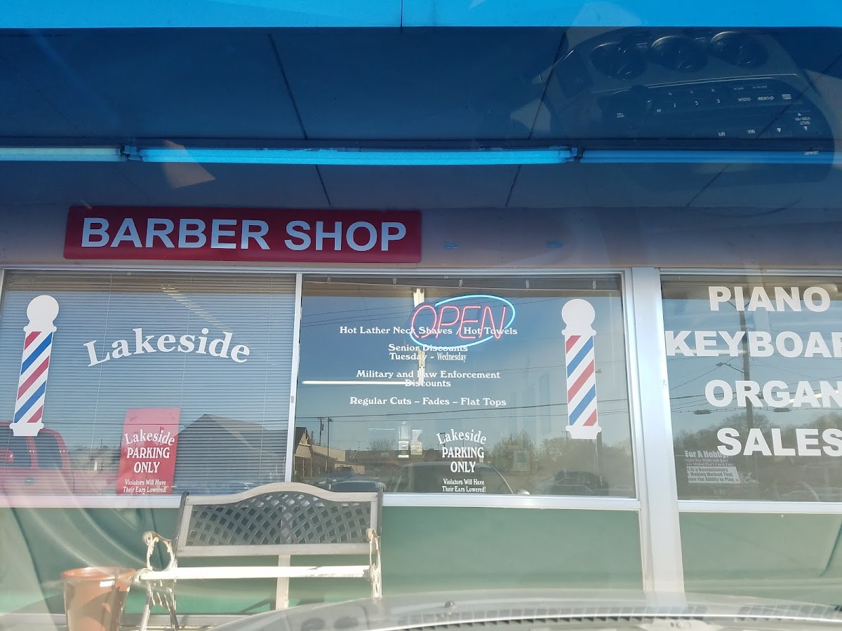 Lakeside Barber Shop - Photo 2