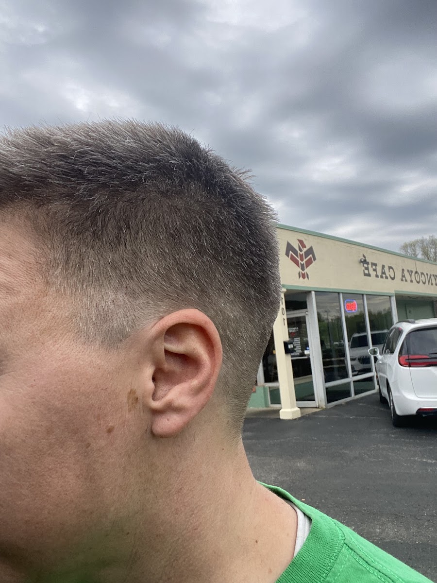 Lakeside Barber Shop - Photo 5